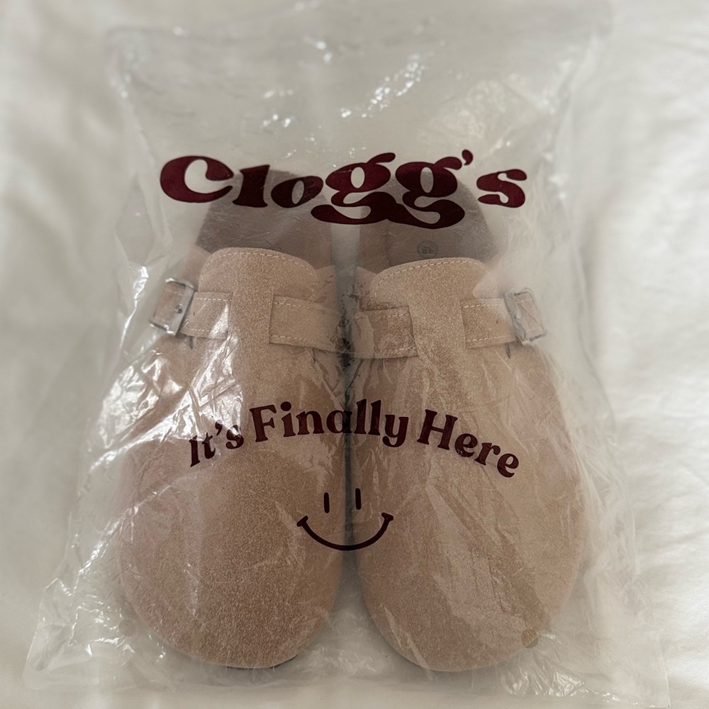 NWT Clogg's Beige Suede Clogs